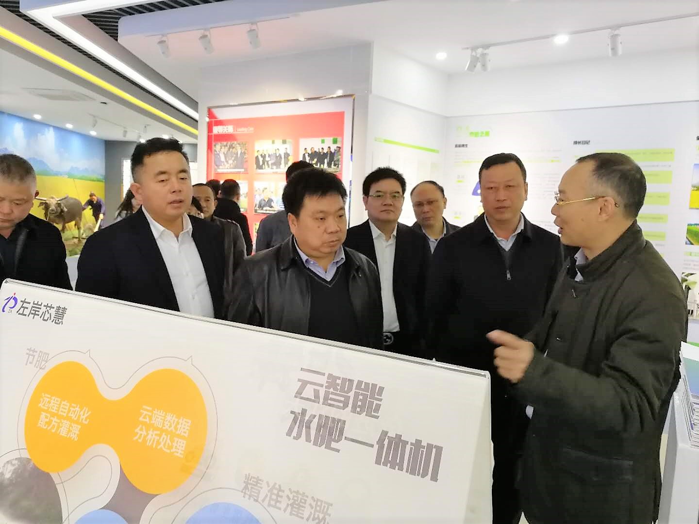 張總代表公司給江西省農業(yè)廳廳長(cháng)做匯報 (2).jpg